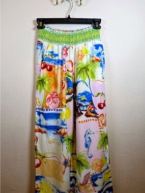 C&C California Linen Blend Pull Up Pants with Tropical Graphic. Size M
